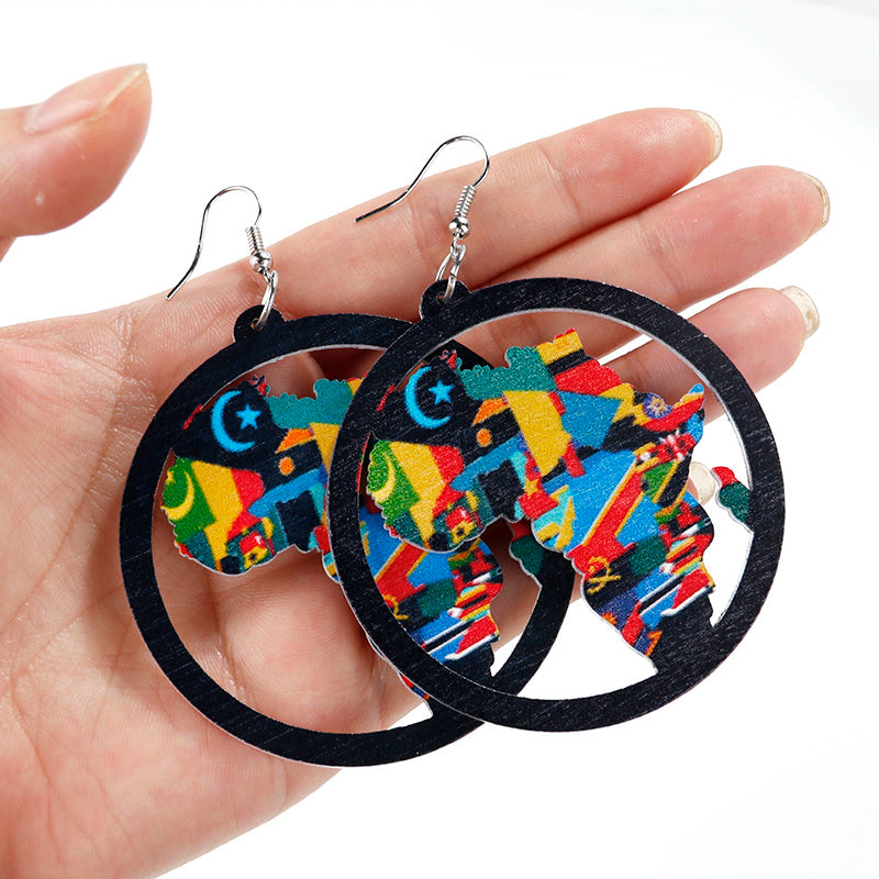 Pendientes Mapa de África en Madera – Diseño Étnico Multicolor Ligero