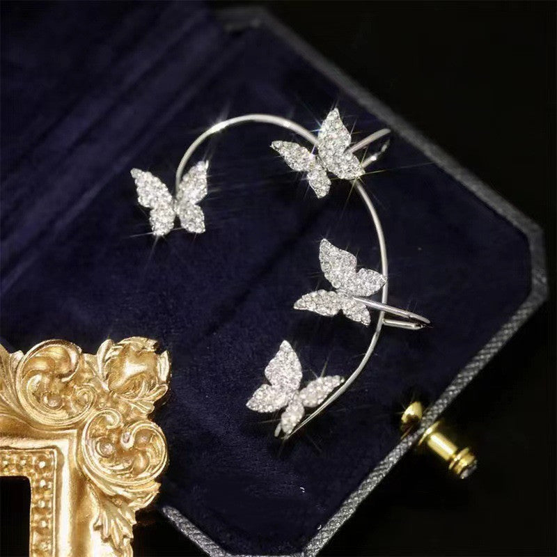 Ear Cuff Mariposa con Brillos – Pendiente Ajustable en Plata o Dorado