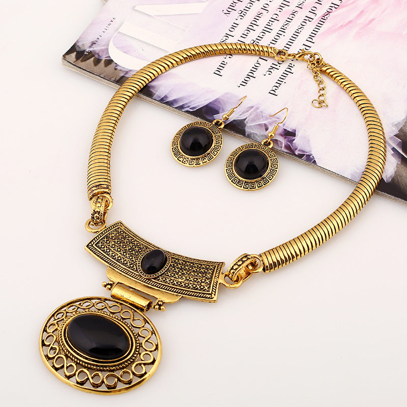 Collar Étnico con Pendientes – Estilo Tribal con Detalles de Piedra y Aleación