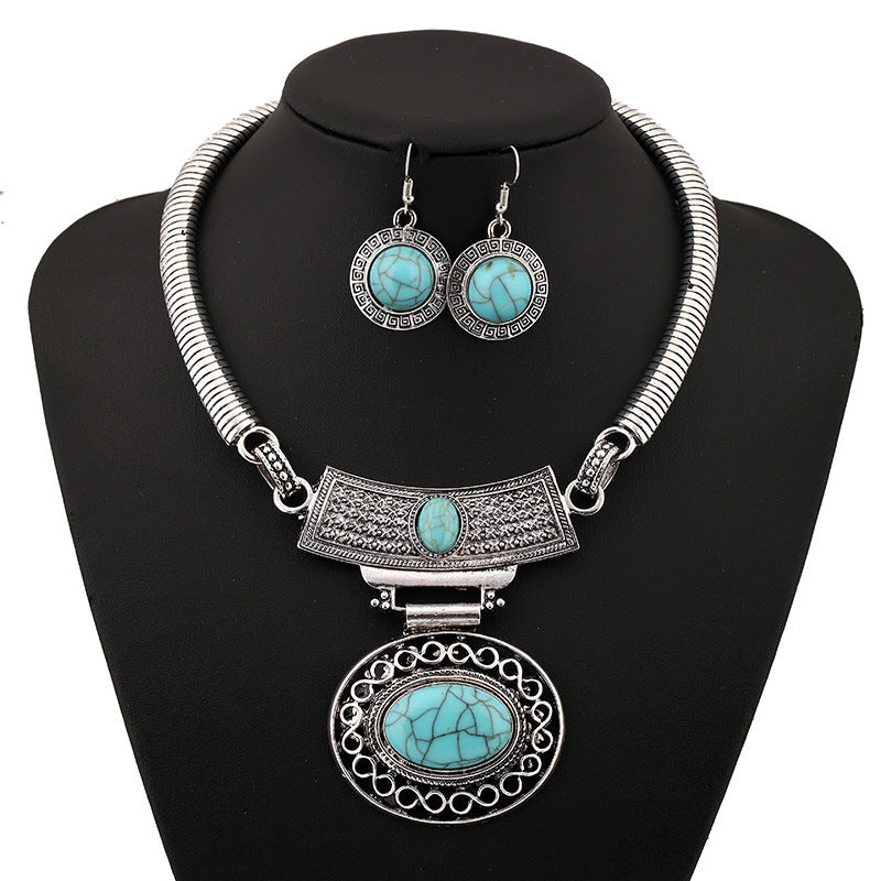 Collar Étnico con Pendientes – Estilo Tribal con Detalles de Piedra y Aleación