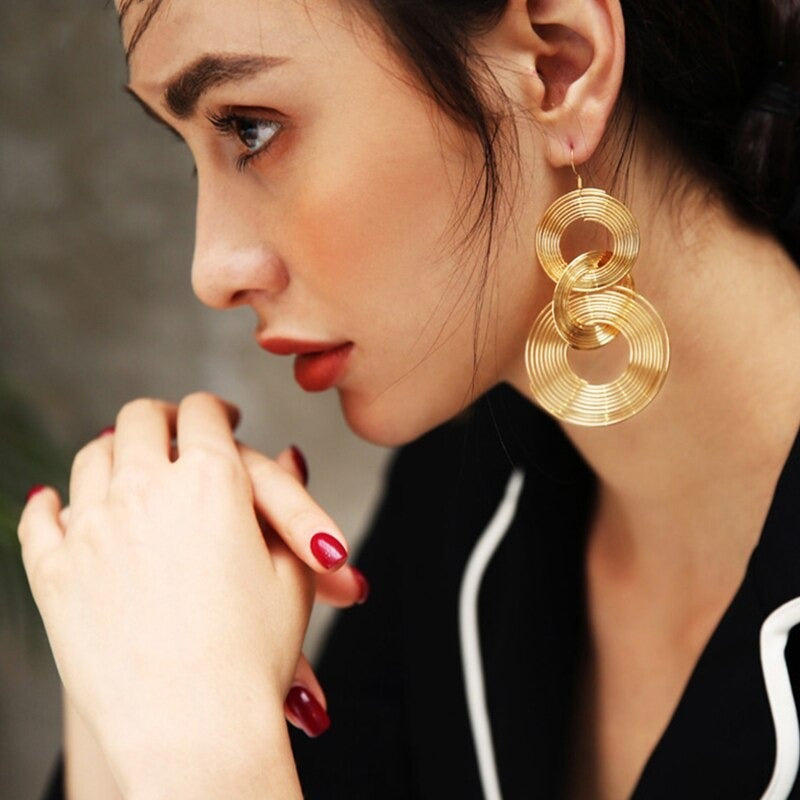 Pendientes Grandes con Aros Entrelazados – Diseño Moderno Dorado o Plateado