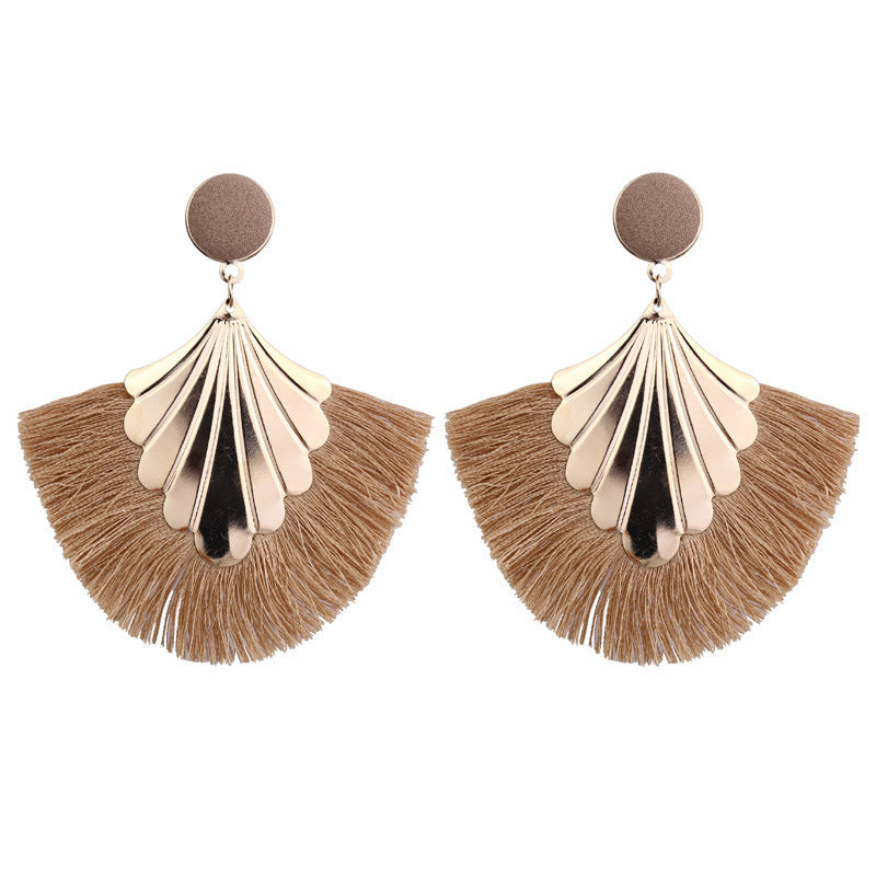 Pendientes Abanico Metálico con Flecos – Estilo Boho Chic Colorido