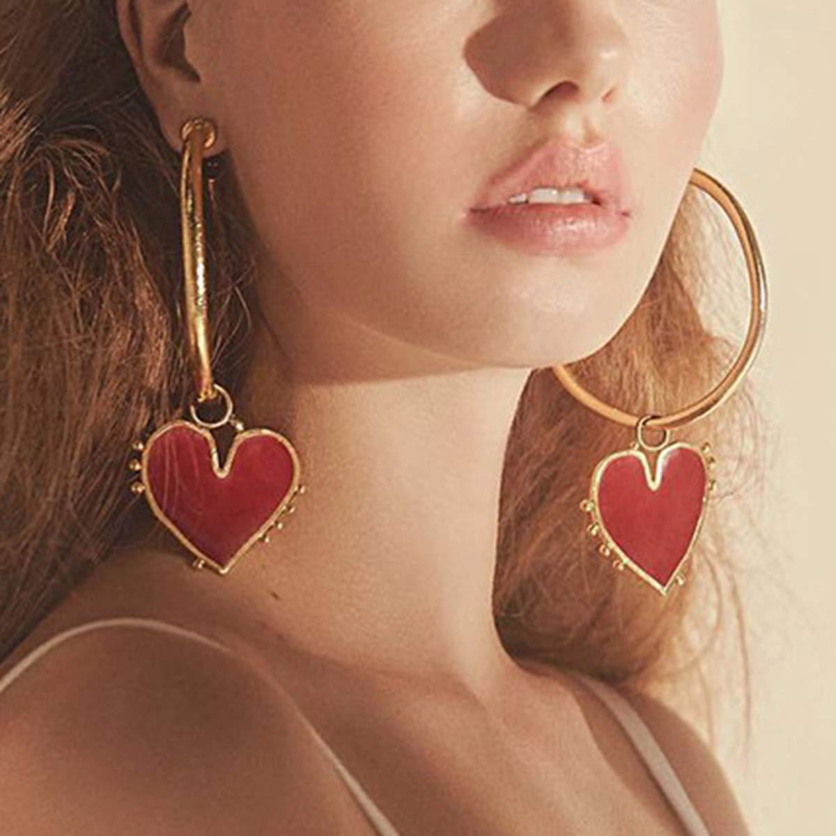 Pendientes Grandes de Aro con Corazón Rojo - Estilo Romántico para Mujer