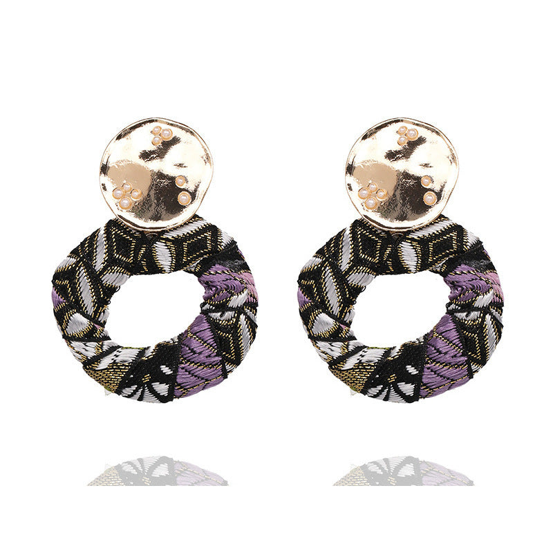 Pendientes Florales Estilo Boho Chic – Diseño Circular Textil y Base Dorada