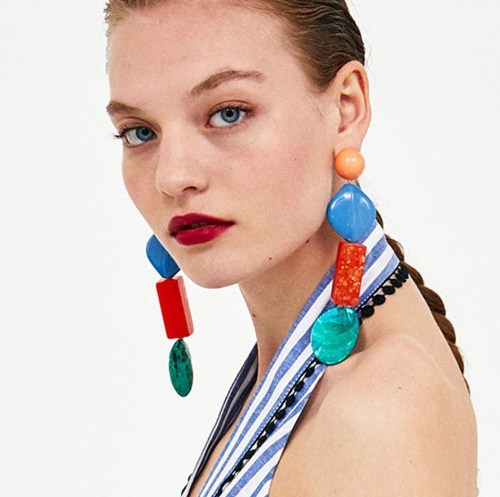 Pendientes Largos Multicolor Estilo Artístico – Diseño Geométrico Atrevido