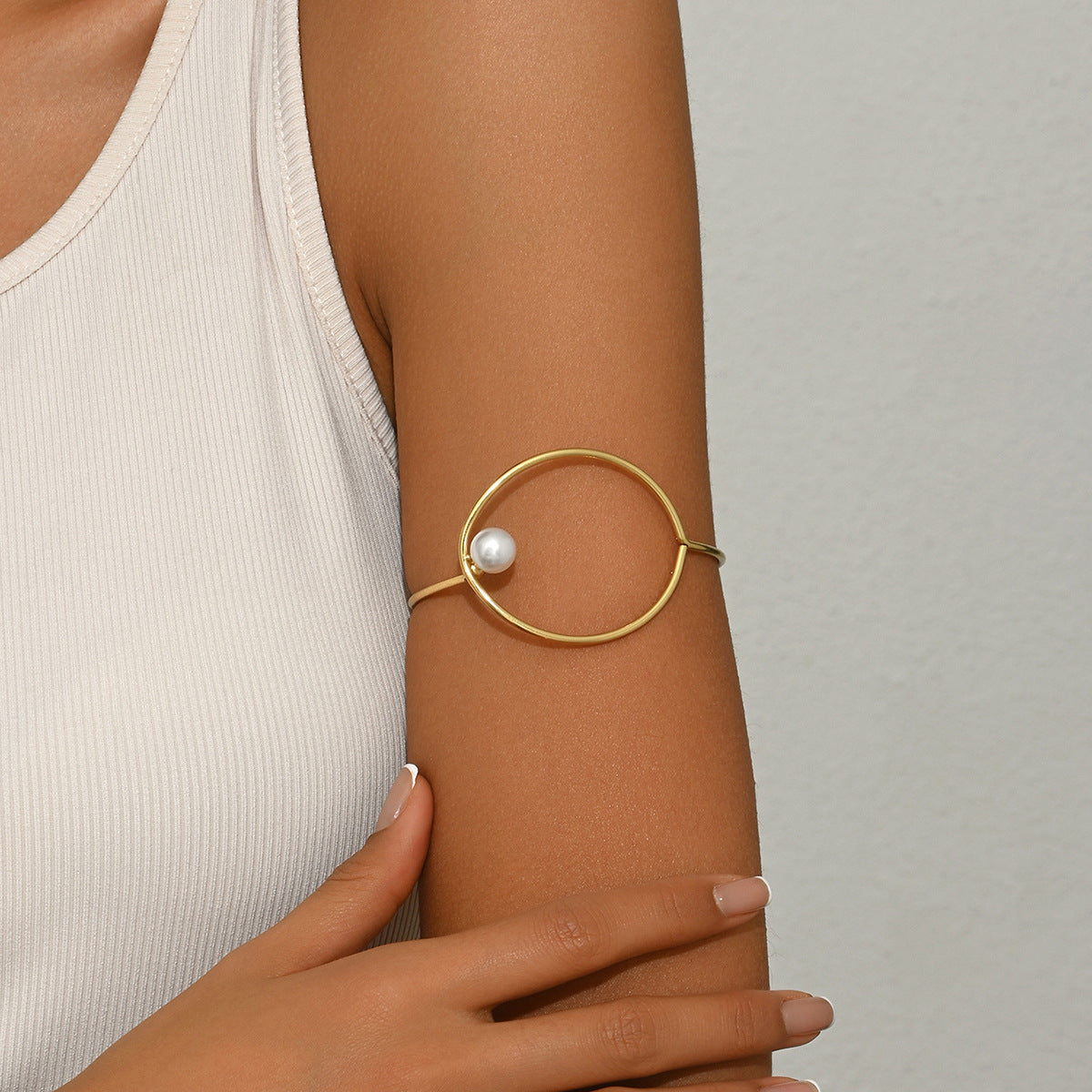 Brazalete de Brazo Dorado con Perla | Pulsera Abierta para Brazo