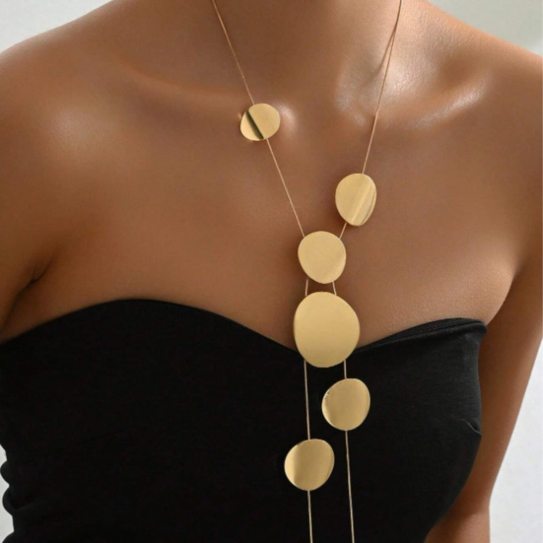 Collar Largo con Discos Dorados – Diseño Moderno y Ligero para Look Chic