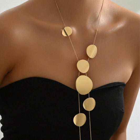 Collar Largo con Discos Dorados – Diseño Moderno y Ligero para Look Chic