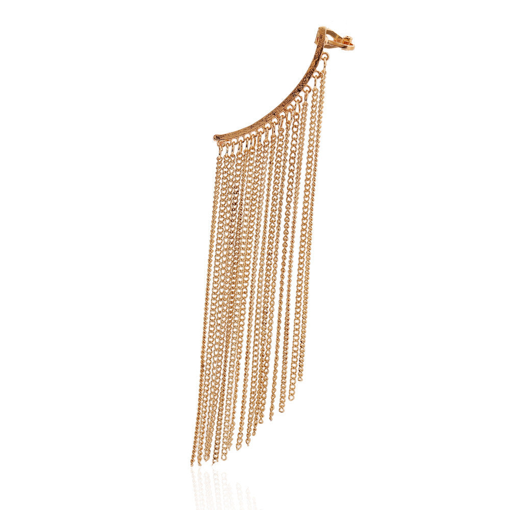 Ear Cuff Dorado con Cadenas Largas – Estilo Glam Rock Asimétrico
