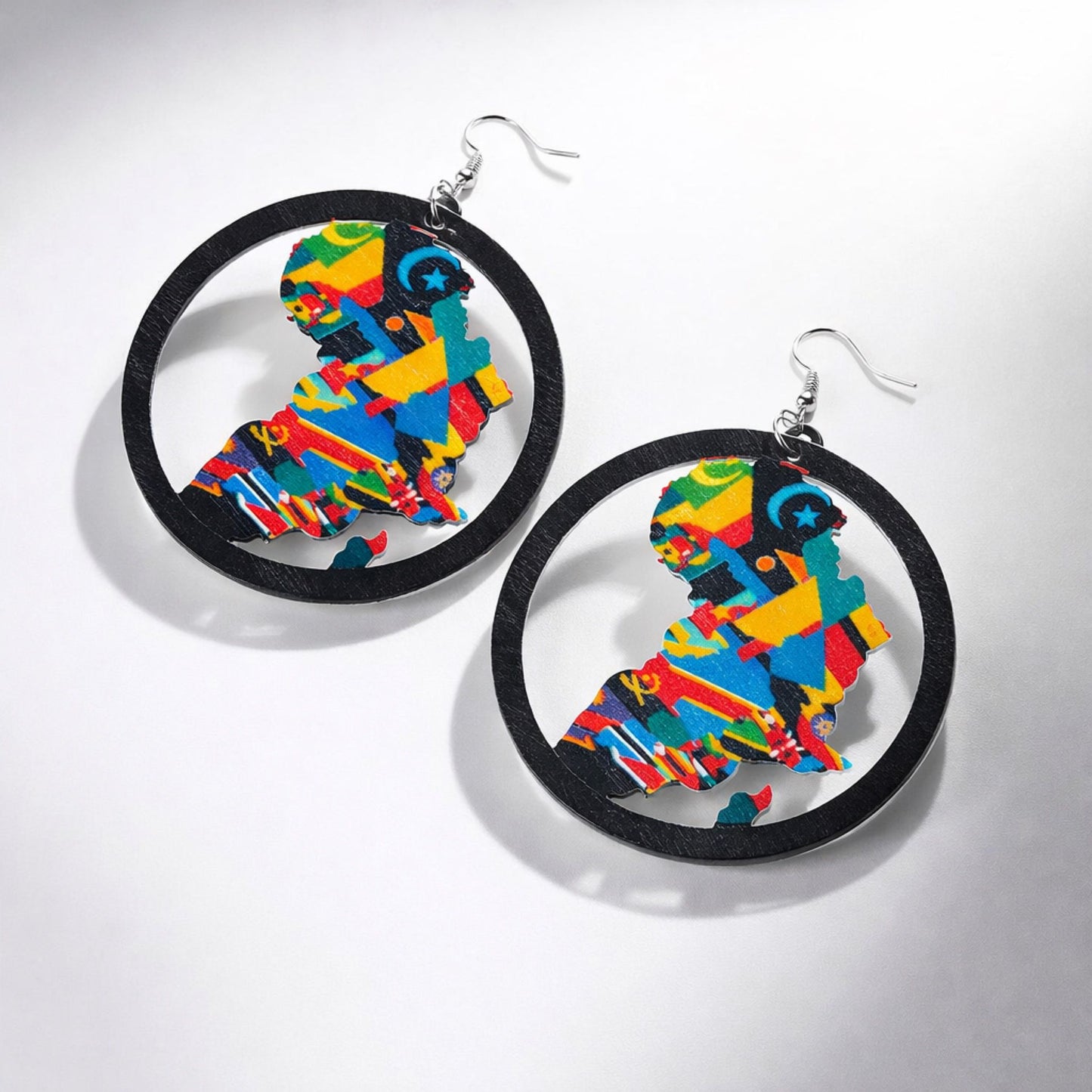 Pendientes Mapa de África en Madera – Diseño Étnico Multicolor Ligero