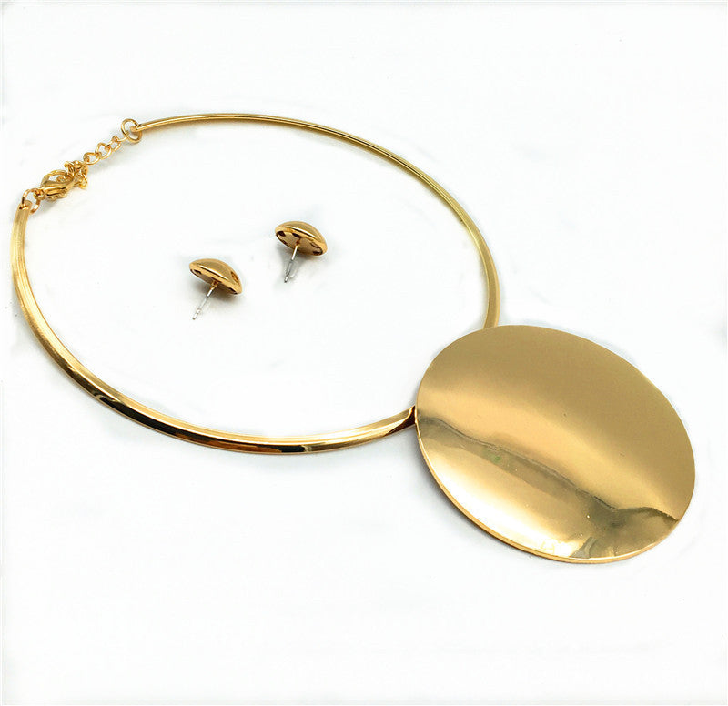 Collar Dorado Estilo Africano con Colgante Grande | Set Collar + Pendientes Elegantes