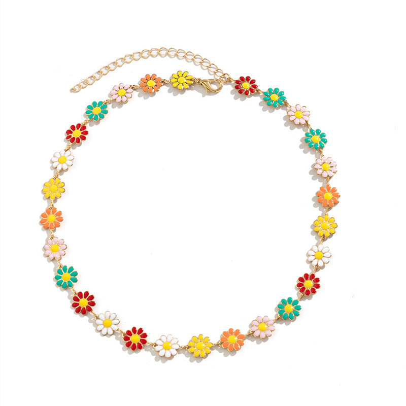 Collar de Margaritas Esmaltadas – Estilo Floral y Romántico