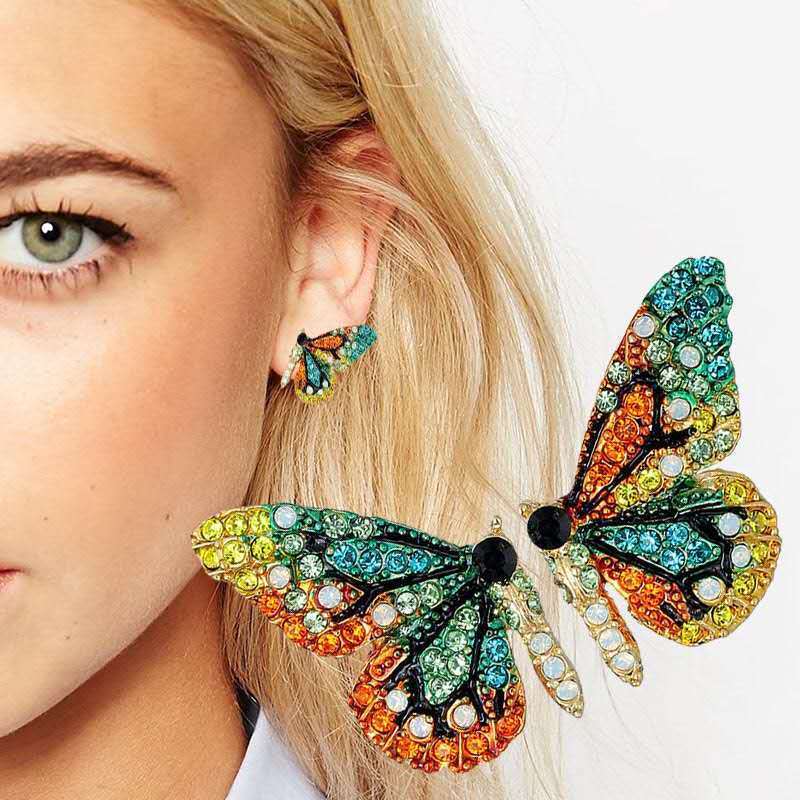 Pendientes Mariposa Multicolor con Cristales – Estilo Festivo y Brillante