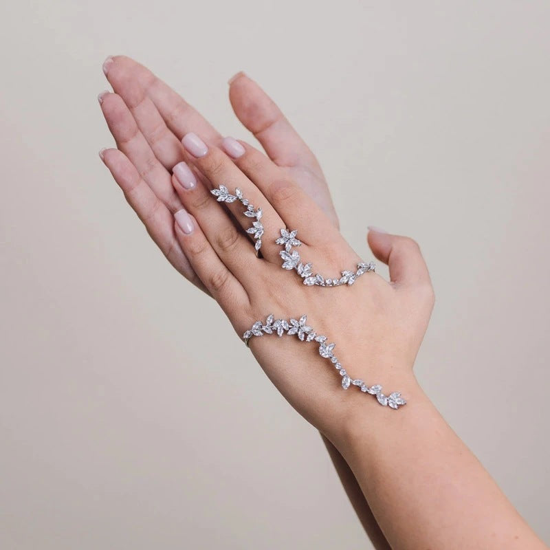 Anillo en Forma de Hojas con Zirconia – Joyería Glam para Mujer en Oro o Plata