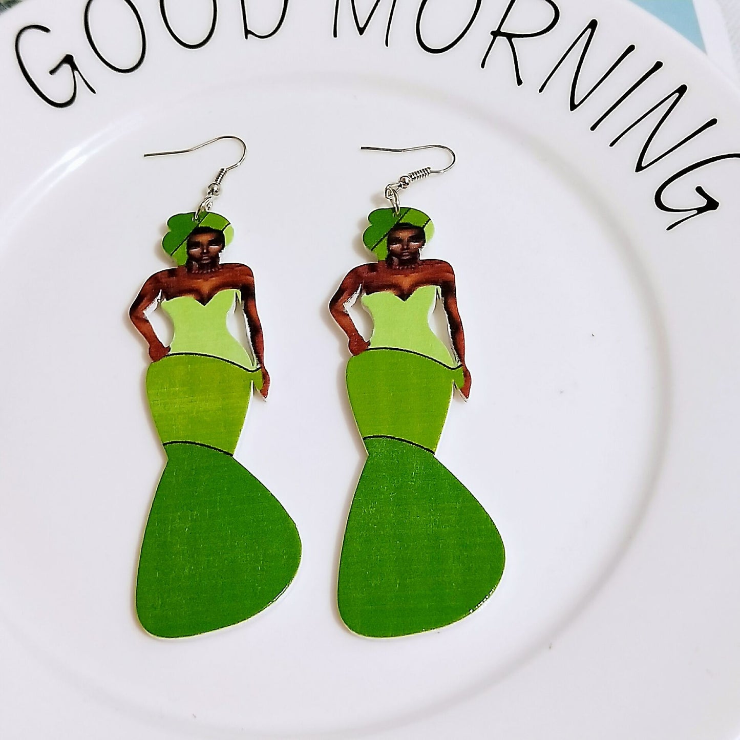 Pendientes Figura de Mujer – Estilo Afro Chic en Material Ligero