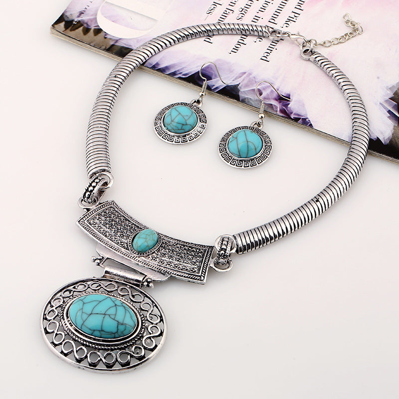 Collar Étnico con Pendientes – Estilo Tribal con Detalles de Piedra y Aleación