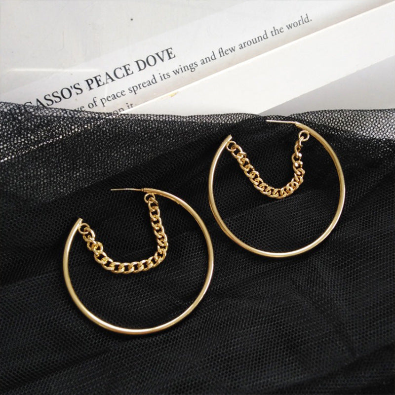Pendientes de Aro con Cadena Colgante – Estilo Minimalista y Moderno