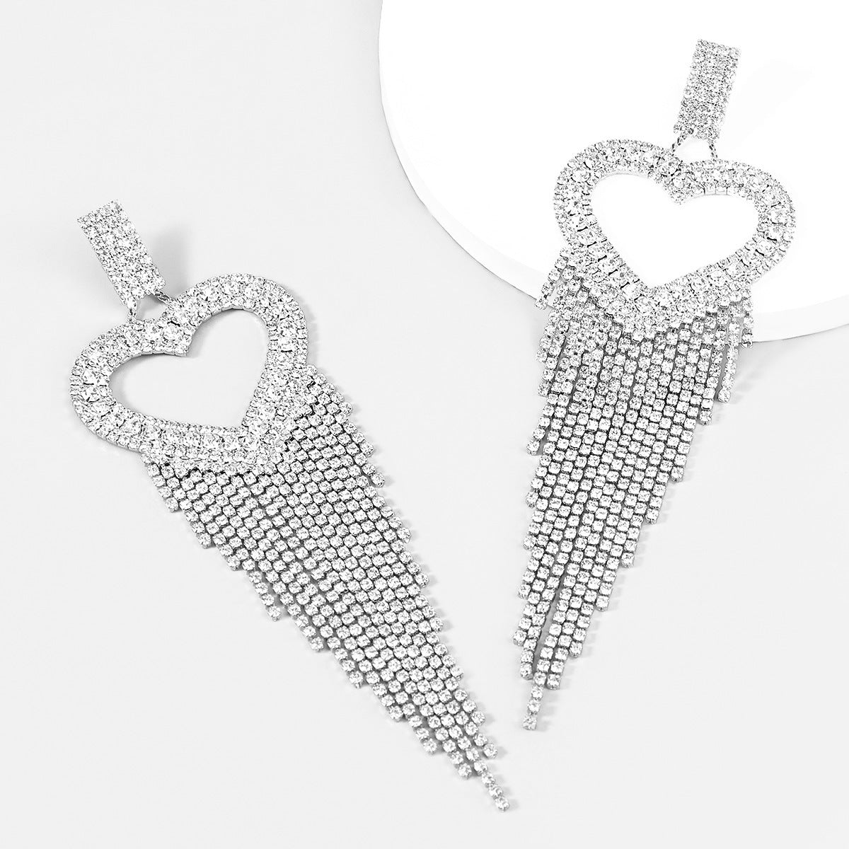 Pendientes Corazón con Flecos de Cristal – Estilo Glamour para Fiesta