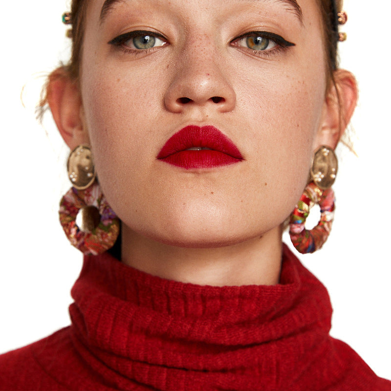 Pendientes Florales Estilo Boho Chic – Diseño Circular Textil y Base Dorada