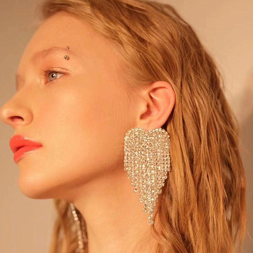 Pendientes Largos con Cristales en Forma de Ala – Brillo Elegante y Estilo Glam