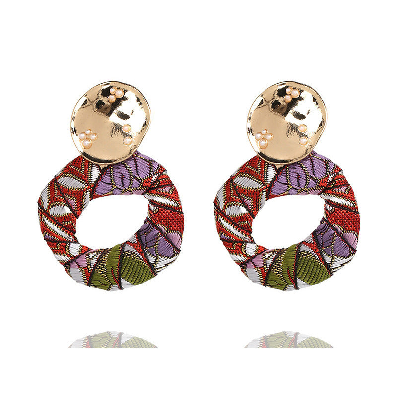 Pendientes Florales Estilo Boho Chic – Diseño Circular Textil y Base Dorada