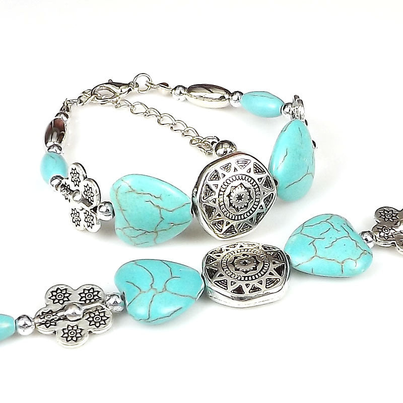 Pulsera Étnica con Piedras Turquesa y Corazones – Estilo Artesanal Chic