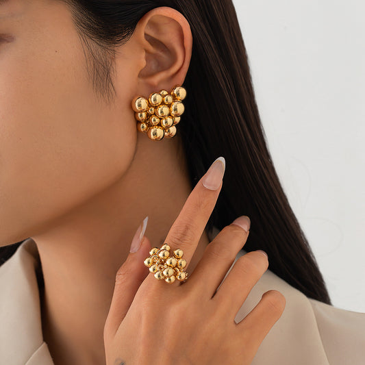 Set de Joyas Modernas en Dorado con Esferas | Anillo + Pendientes Chic