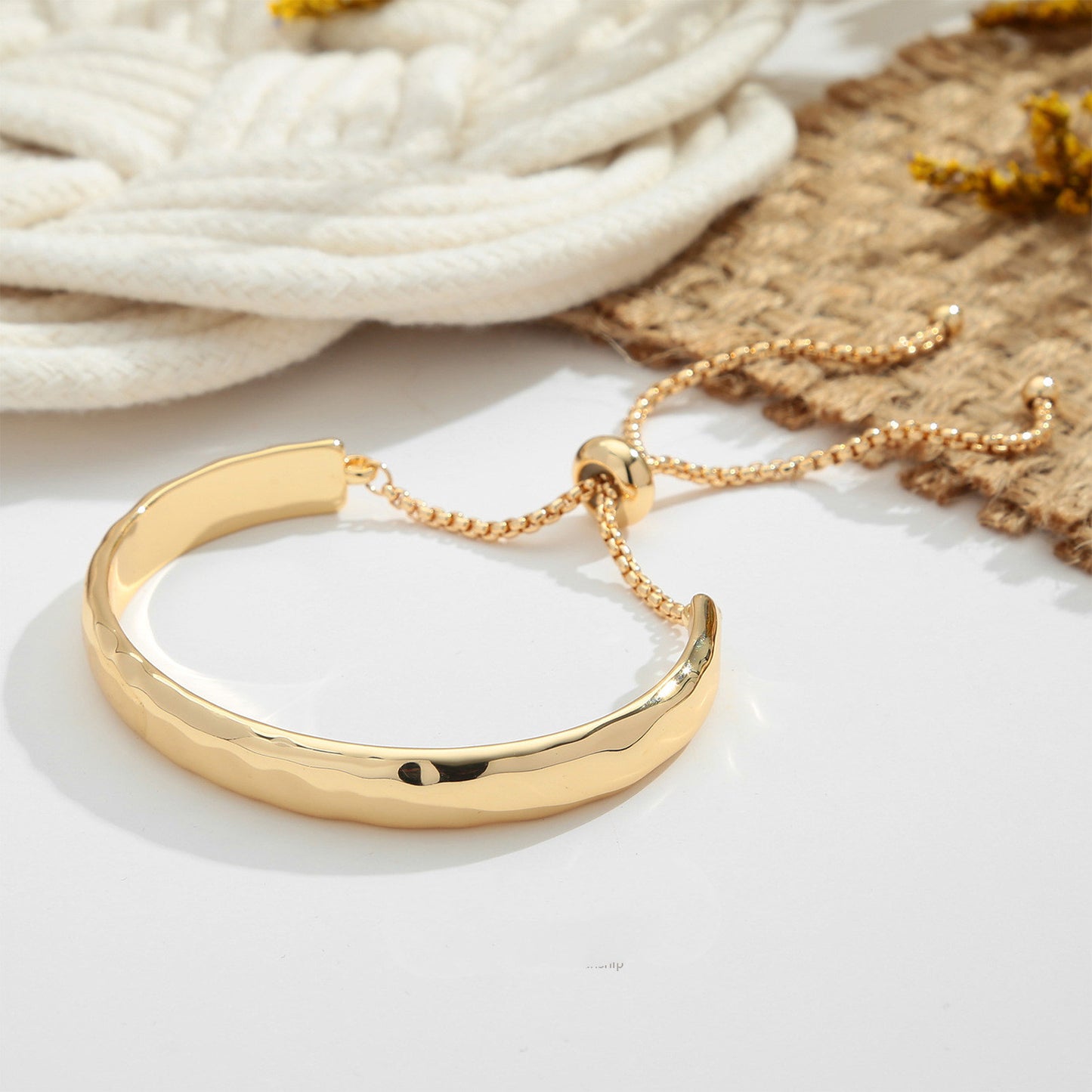 Pulsera Dorada Ancha Chapada en Oro 18K