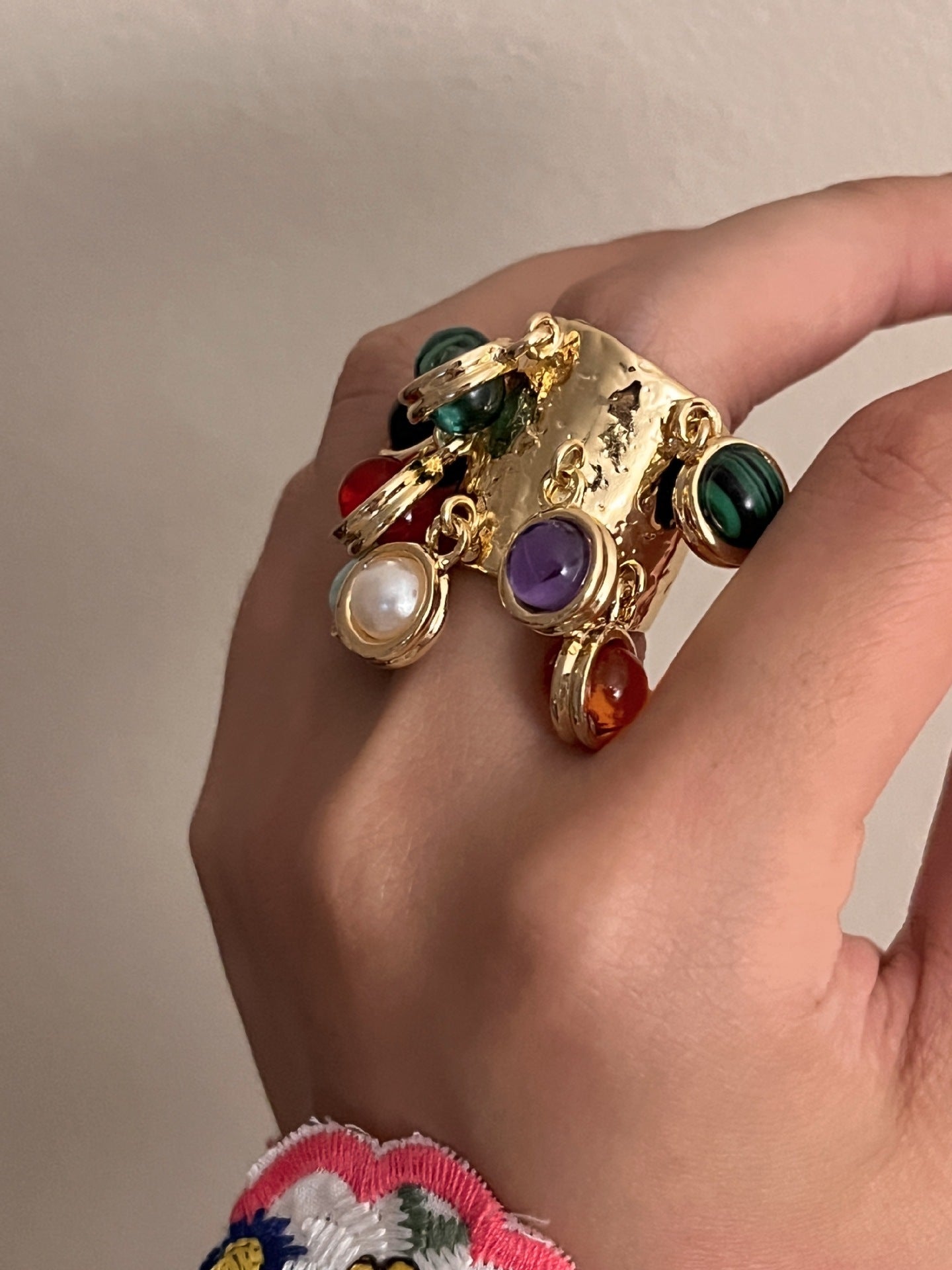 Anillos Retro de Aleación con Piedras Coloridas – Joyería Única y Vintage para Mujeres
