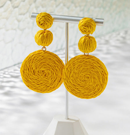 Pendientes Redondos de Ratán – Estilo Natural Hecho a Mano