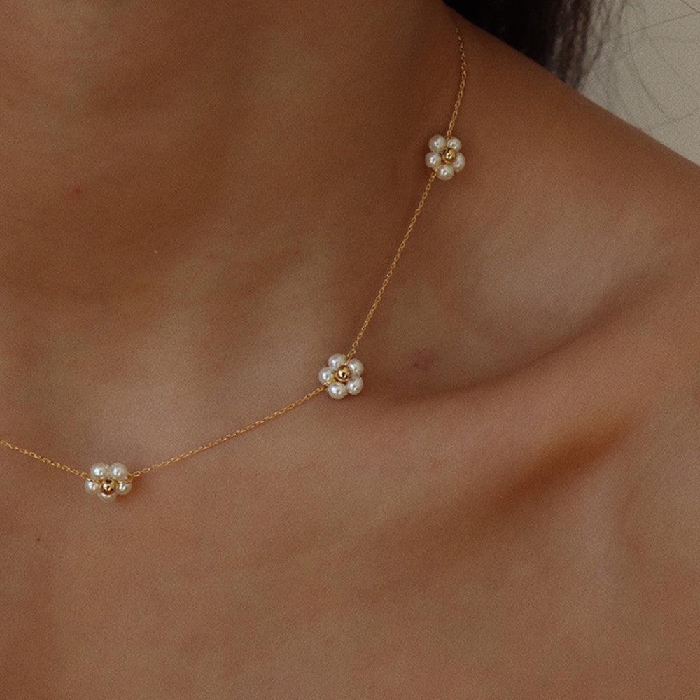 Collar Floral de Perlas con Flores Doradas para Mujer