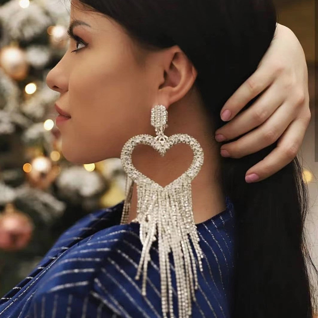 Pendientes Corazón con Flecos de Cristal – Estilo Glamour para Fiesta