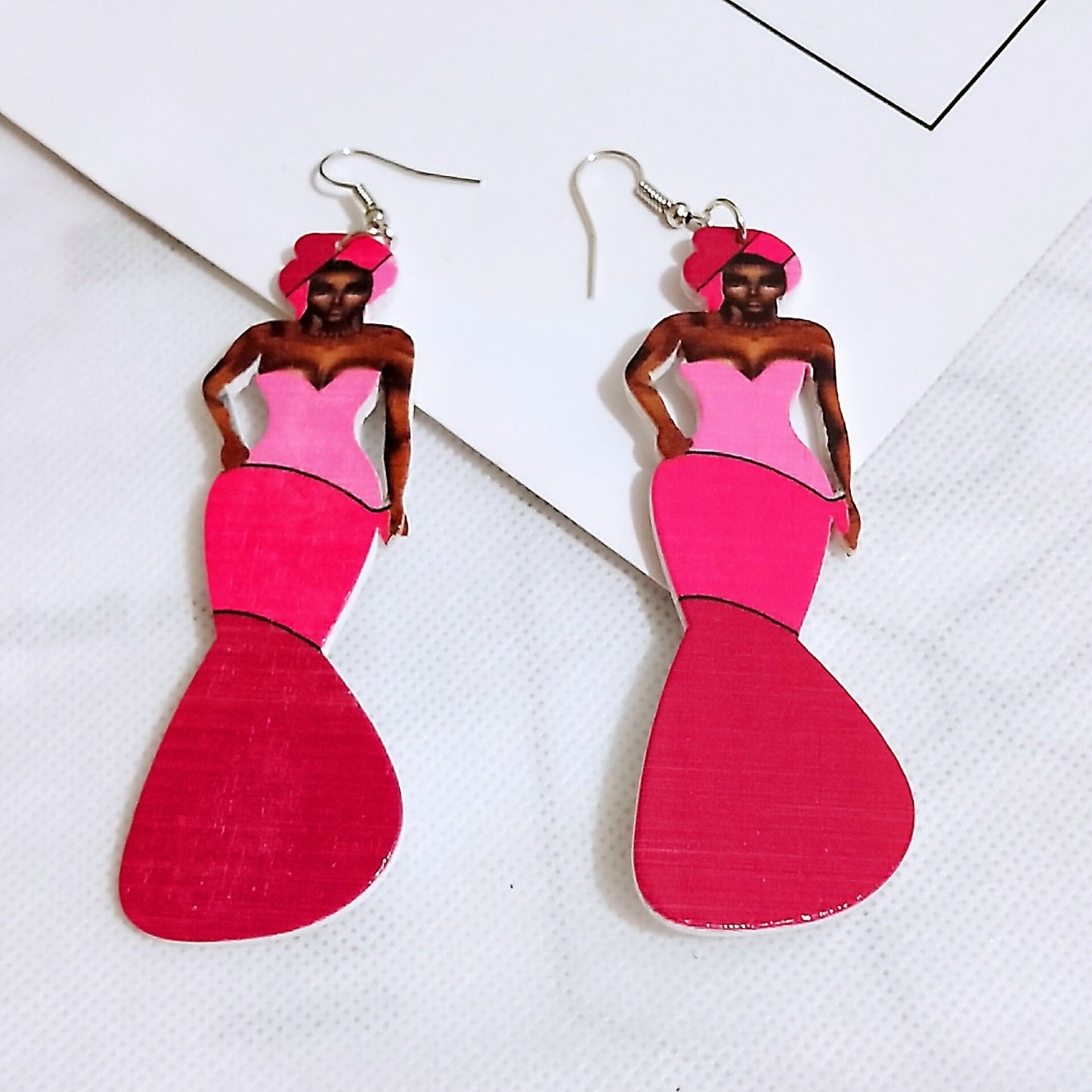 Pendientes Figura de Mujer – Estilo Afro Chic en Material Ligero